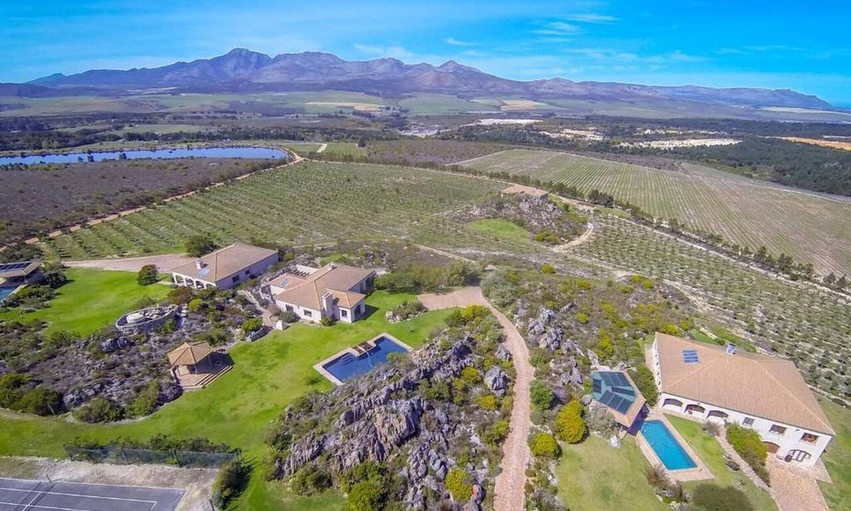 Bot River Villa | Barton Hoopoe Cottage Near Hermanus With Wood Fired Hot Tub
