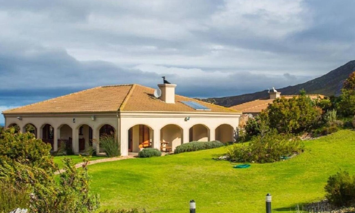 Bot River Villa | Barton Plover Villa near Hermanus - Pool & Hot Tub
