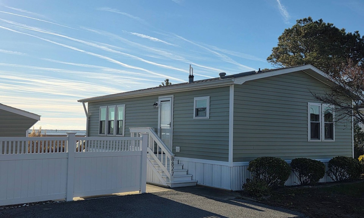 Assateague Pointe House | Bayfront cottage offers amazing views of the water and Assateague Island