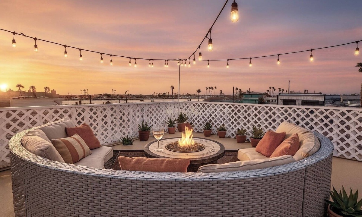 Silver Strand House | Beach House -Harbor Views -Magnificient RoofDeck!