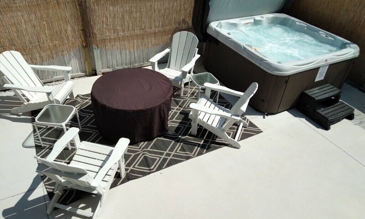 Villas House | Beach Retreat I HotTub I FirePit I Near Cape May I 7 Beach Passes I 4 Bikes