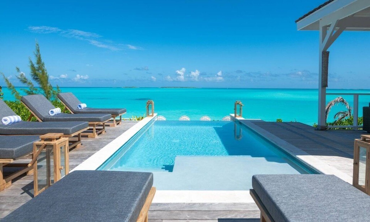 Tar Bay House | Beachfront 5BR Villa w/Pool | George Town, Exuma | Bajamar