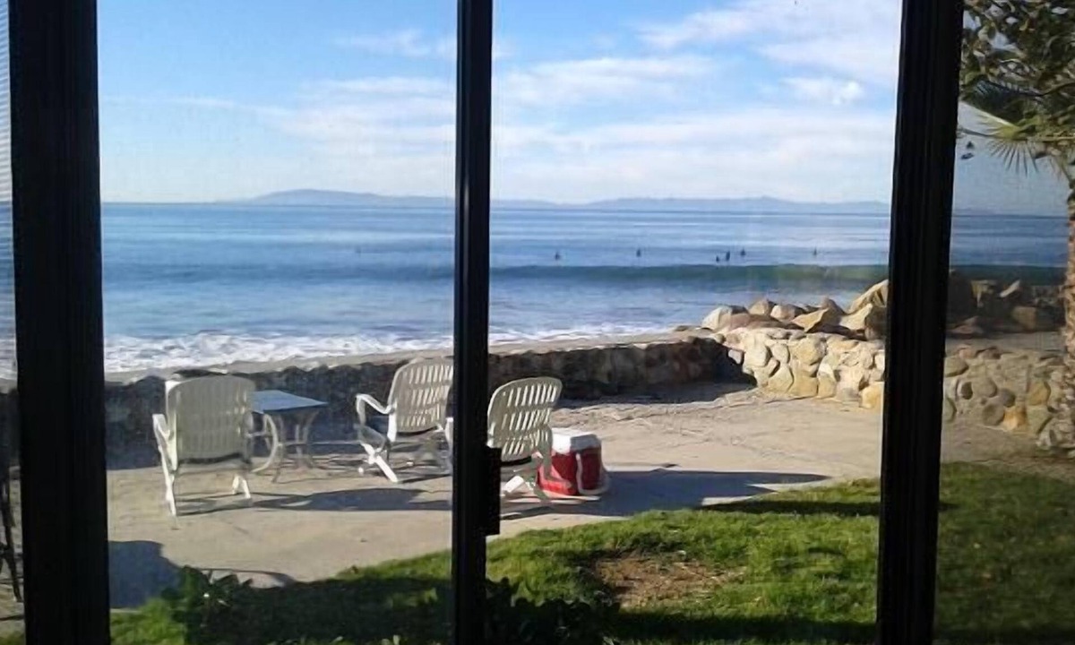 Faria Beach House | Beachfront house on the water at tip of Pitas Point on Faria Beach