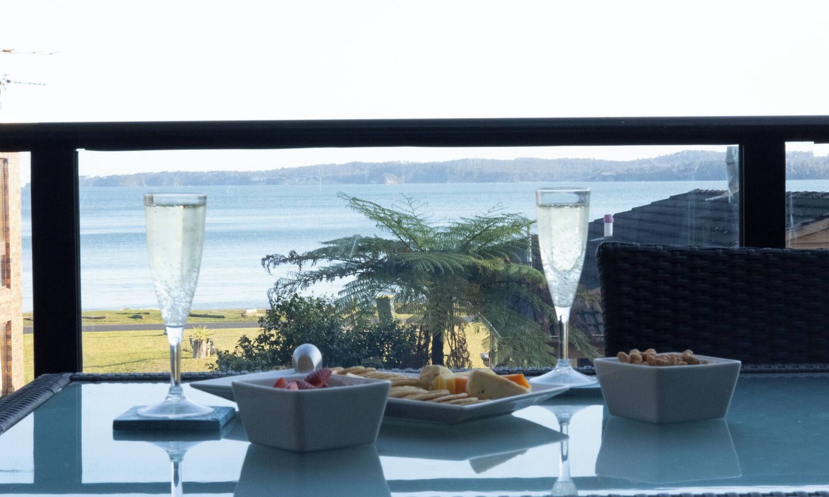Long Beach House | Beachfront pet friendly home. Views, location, comfort. Available from 17 Jan.