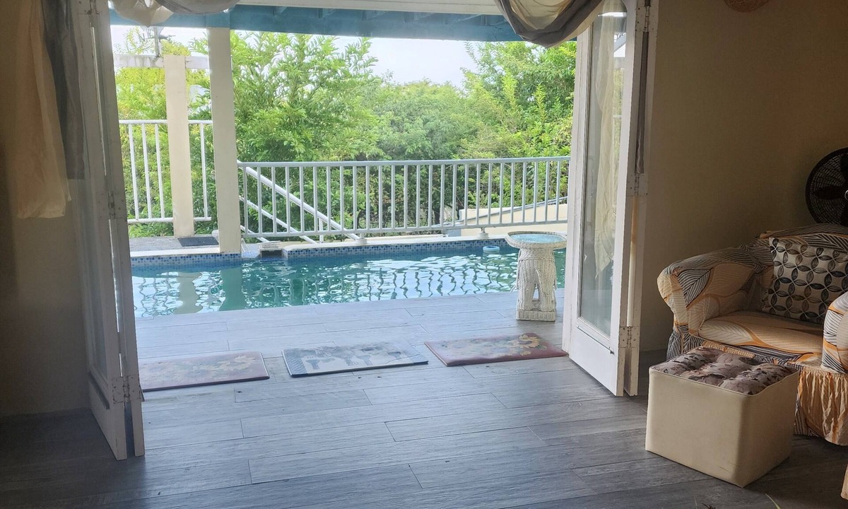 Lambeau House | Beautiful 3-Bedroom Home with Pool in Signal Hill