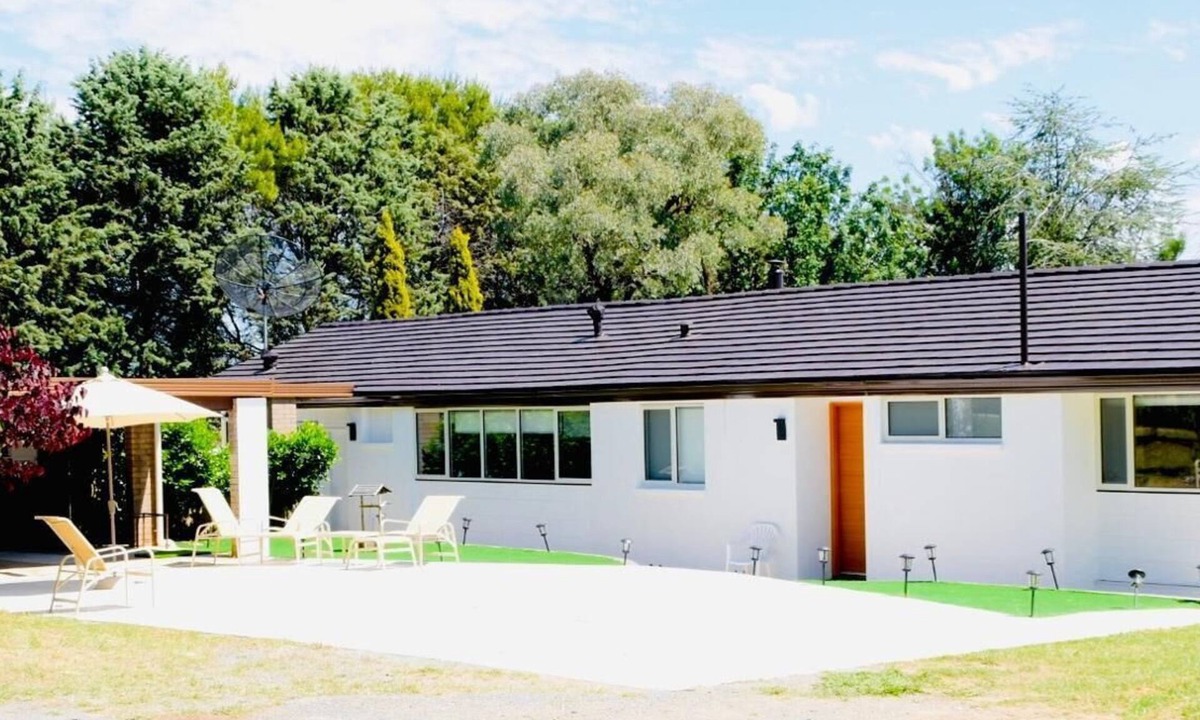 Sutton House | Beautiful 5BR farmhouse 15 min from Canberra CBD