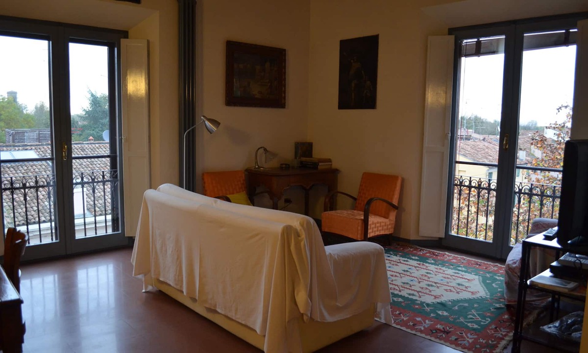 Addizione Erculea Apartment | Beautiful and spacious apartment, with garage, in an ancient building in the city center.