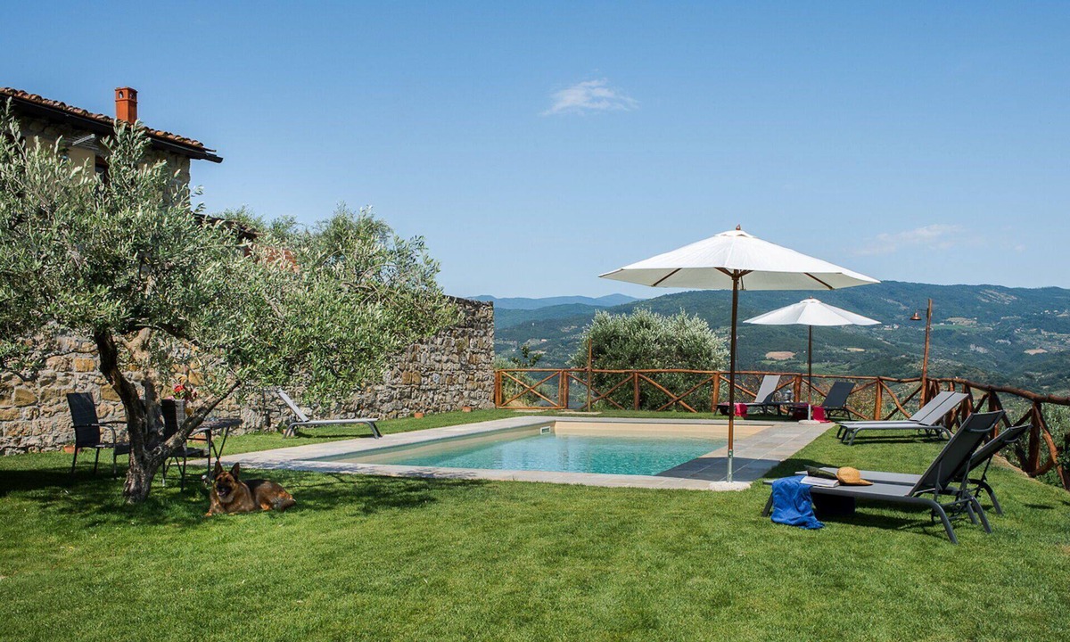 Pontassieve House | Beautiful apartment in villa for 4 people with WIFI, pool, A/C, TV, patio and panoramic view