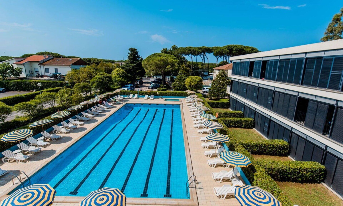 Marina di Bibbona Apartment | Beautiful apartment for 4 people with pool, WIFI, A/C, TV and patio