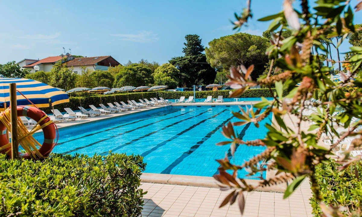 Marina di Bibbona Apartment | Beautiful apartment for 6 people with A/C, WIFI, pool, TV and patio