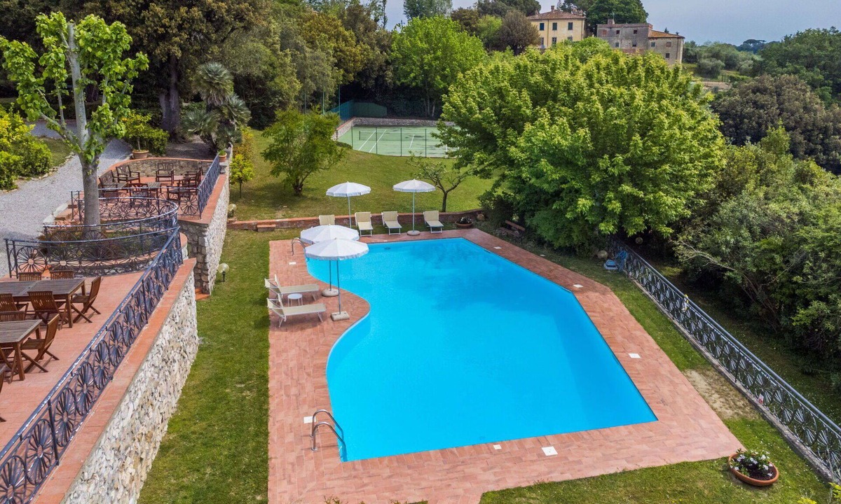 Crespina Villa | Beautiful apartment in villa for 18 guests with WIFI, private pool, TV, terrace and pets allowed