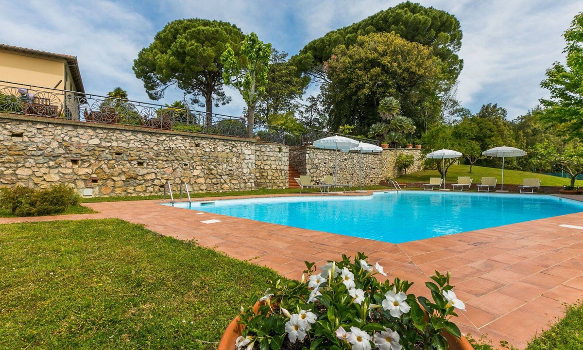 Crespina Villa | Beautiful apartment in villa for 8 guests with private pool, WIFI, terrace and pets allowed
