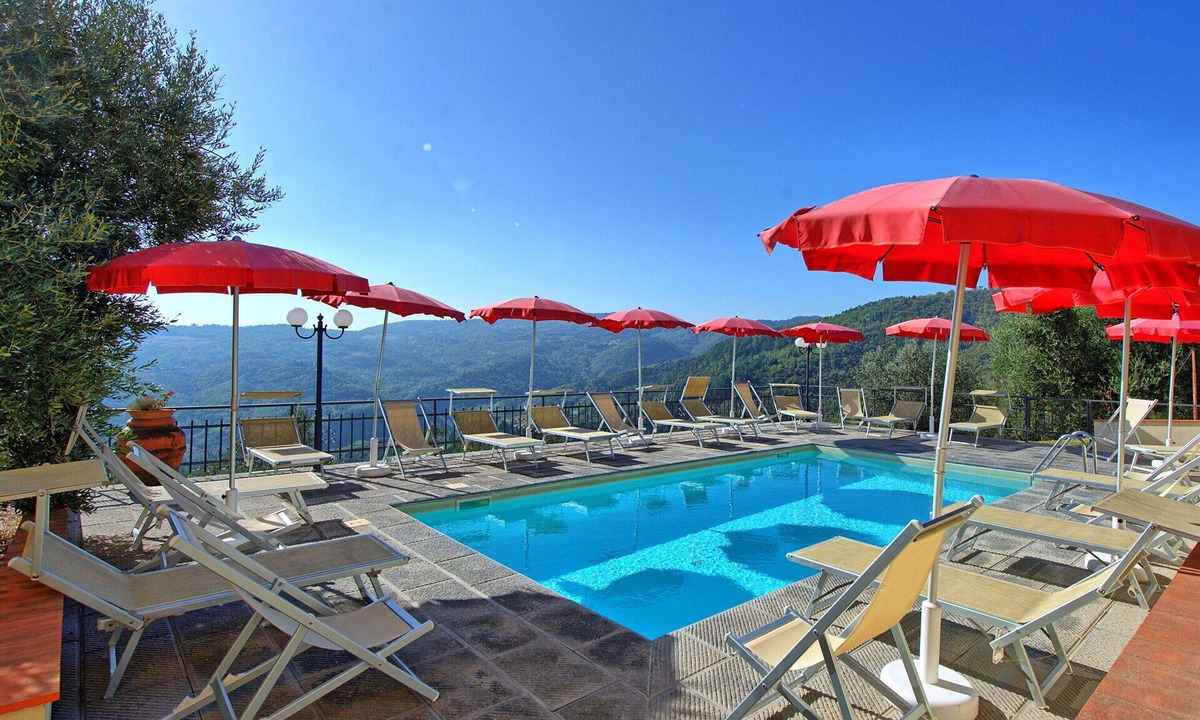 Montebonello Villa | Beautiful apartment in villa with WIFI, pool, A/C, TV, patio, pets allowed and panoramic view