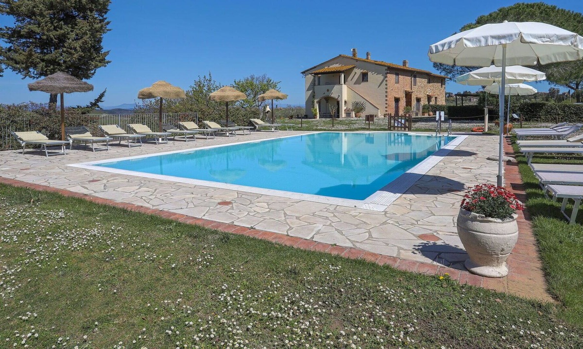 Sughera Villa | Beautiful apartment in villa for 4 guests with WIFI, pool, TV, terrace, pets allowed and parking