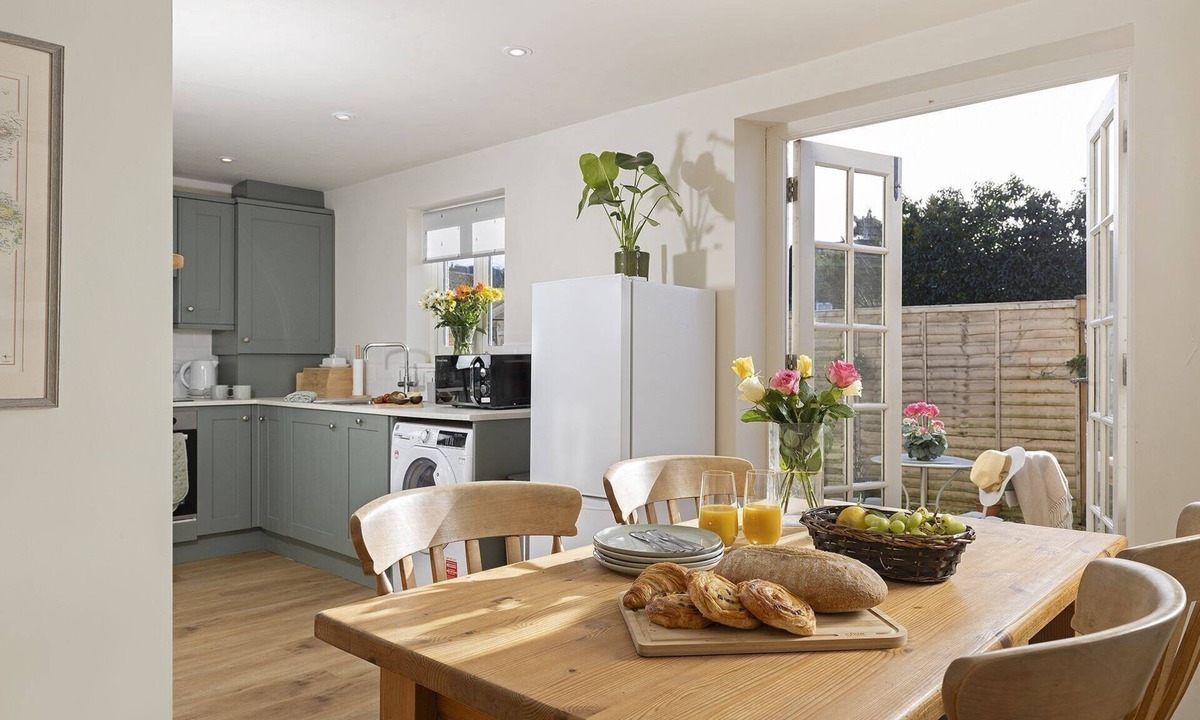 Broadway Cottage | Beautiful dog friendly holiday cottage in picturesque village - Tower View