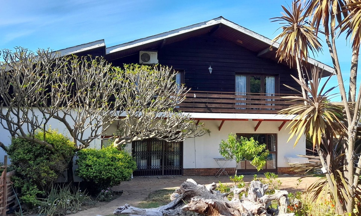 Somerset West House | Beautiful double story house with ocean and mountain views.