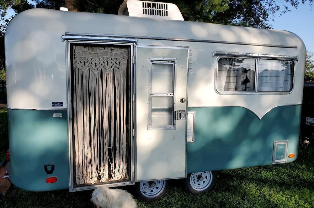 Darnestown Cottage | Beautiful Farmstay Hill Cottage and Tiny Equipped Camper in Maryland