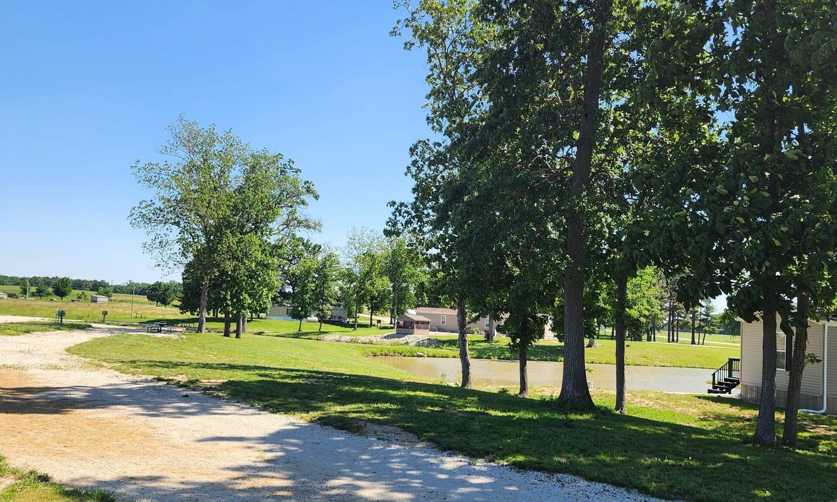 Lakewood RV Rental | BEAUTIFUL LAKE SHELBYVILLE CAMPING SITE ALONG SIDE STOCKED FISHING PONDS SITE#1
