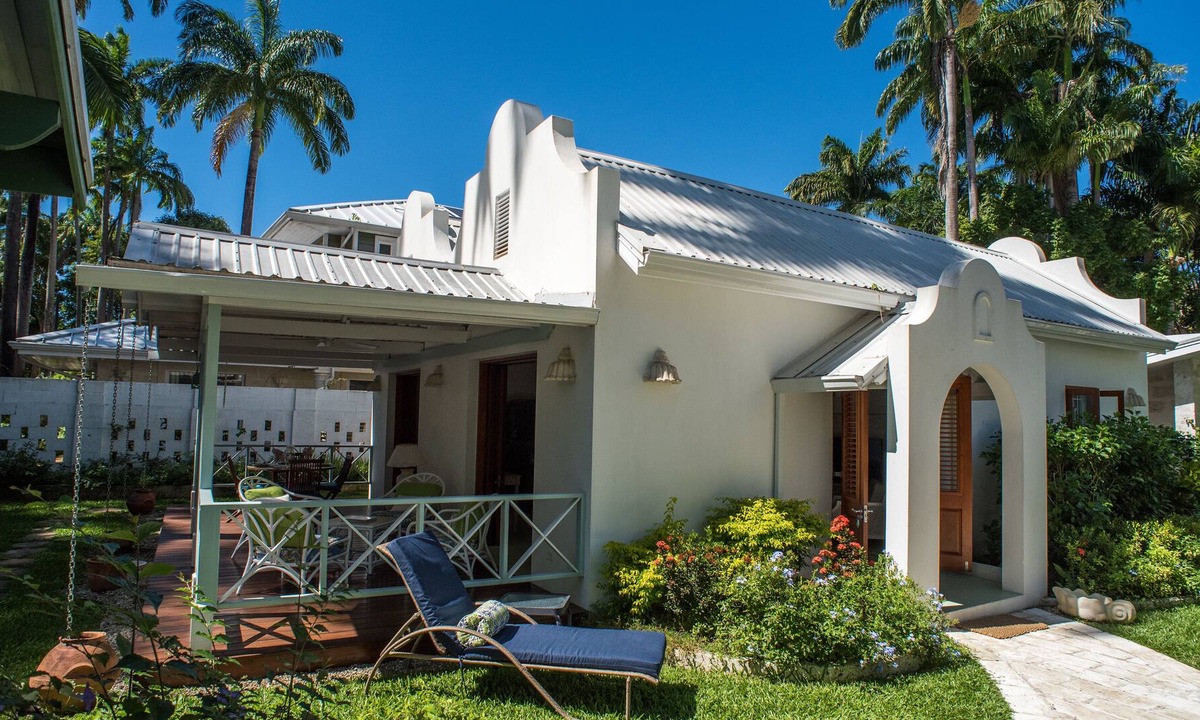 Porters House | Beautiful Large Villa Des Anges Cottage steps to Beach AC WiFI private gardens