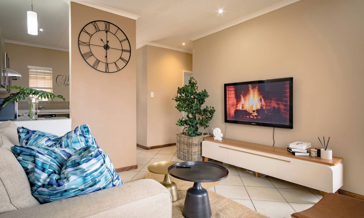 Centurion Apartment | Beautiful Modern 2-bedroom apartment in Centurion