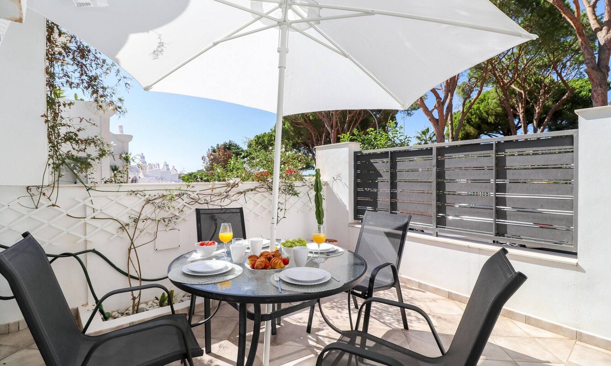 Urbanizacion Hacienda las Chapas Ski Chalet | Beautiful sunny townhouse - great resort facilities