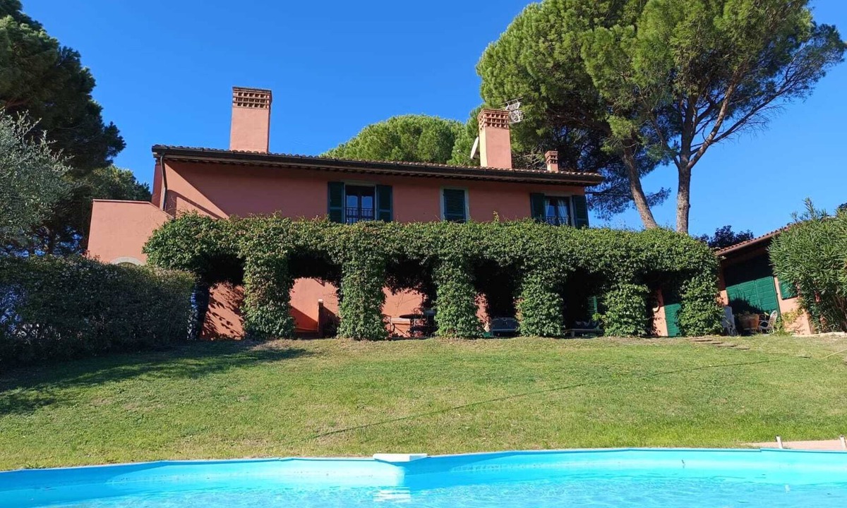Palaia House | BELVEDERE HOUSE with fenced garden and private pool in panoramic location