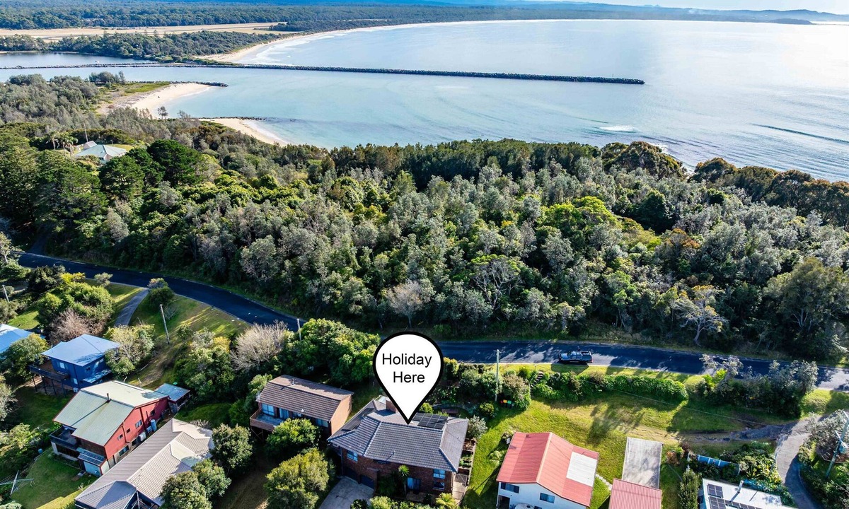 Moruya Heads House | Bertie's 3 beaches - Firepit, 5min Walk to Beaches