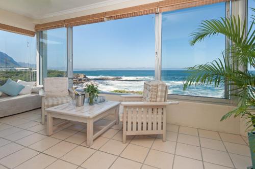 Hermanus City-Centre Apartment | Best of Bayview