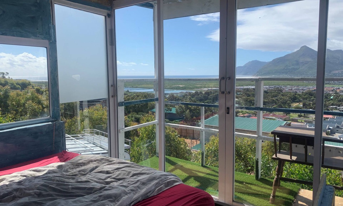 Capri House | Between Two Oceans Terrific 2-bedroom nature reserve home in Cape Town