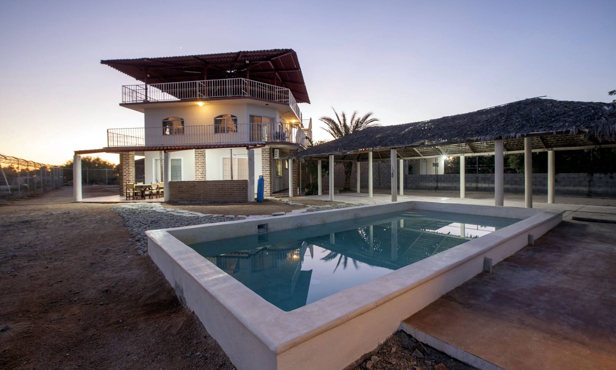 El Centenario House | Big 14pax home perfect for big families w/pool