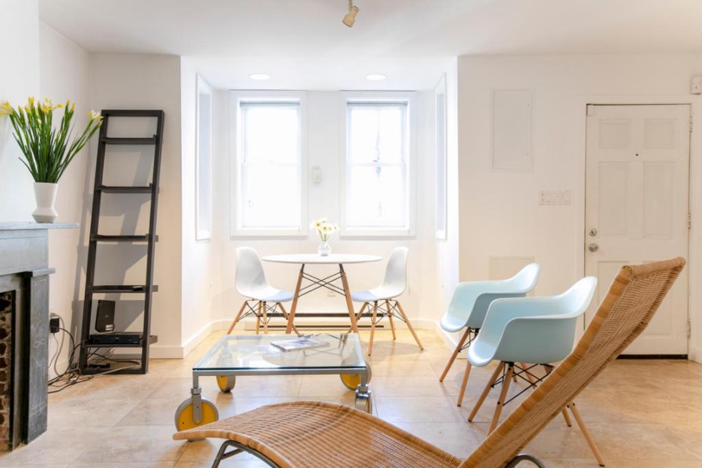 Northwest Apartment | Big Bright 1 BR at U/Shaw + 14th on Quaint Swann