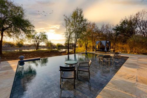 Matlhagame Cabin | Black Rhino Game Lodge
