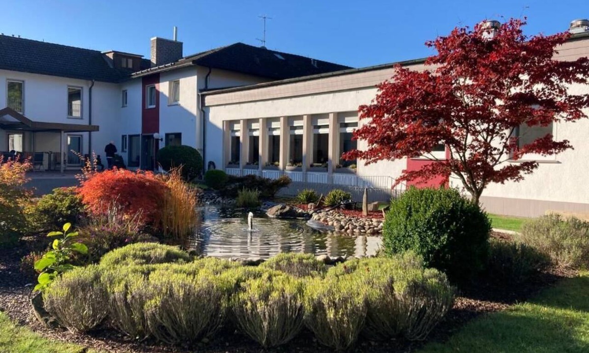 Burbach Hotel | Blaues Kreuz BBZ Holzhausen GmbH