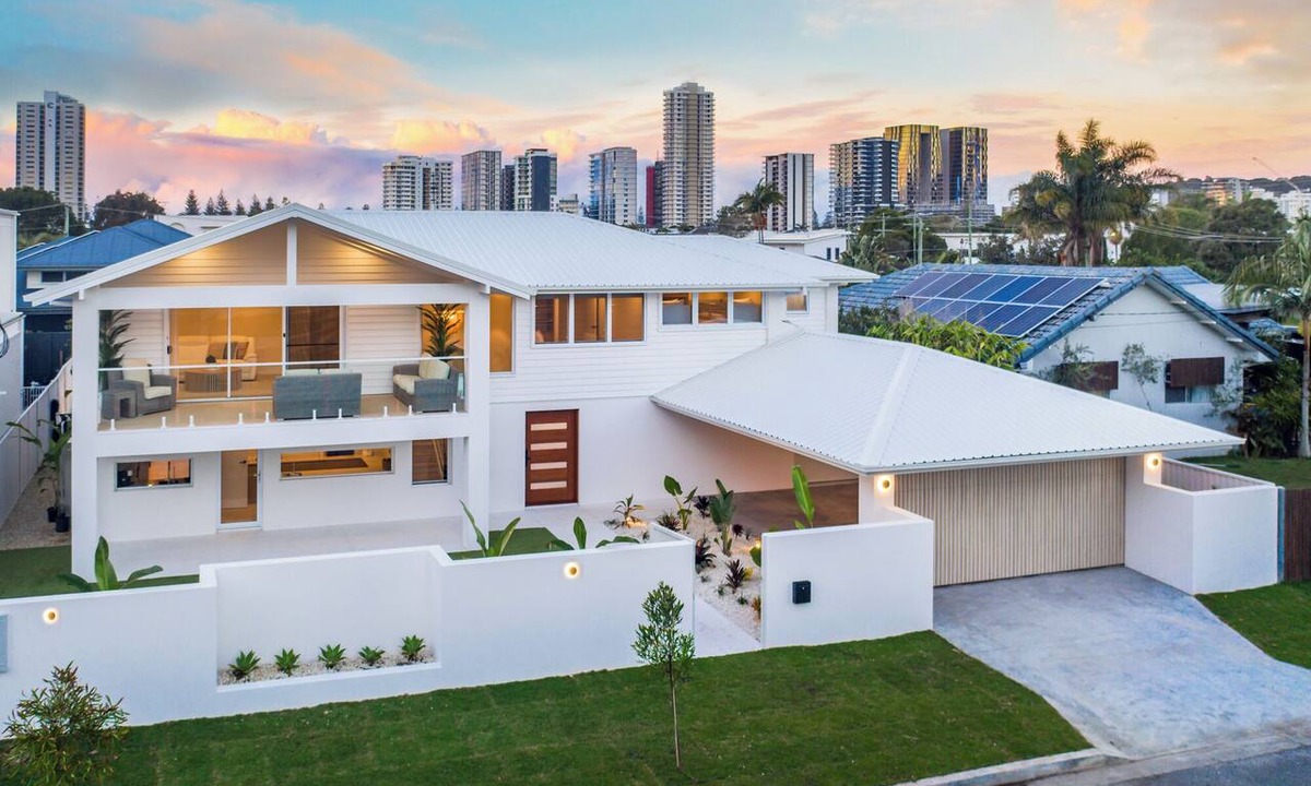 Burleigh Waters House | Bliss On The Avenue