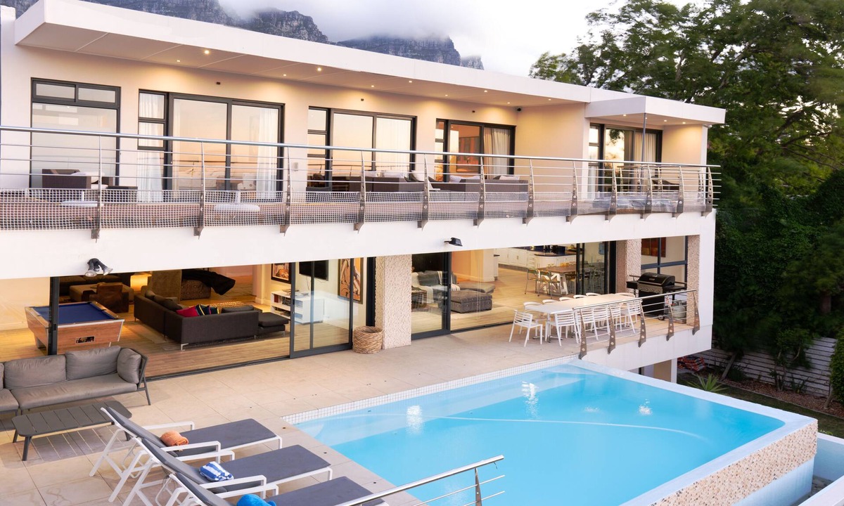Camps Bay Villa | Blue Emerald Villa - Heated Pool - Close to Camps Beach and Table Mountain
