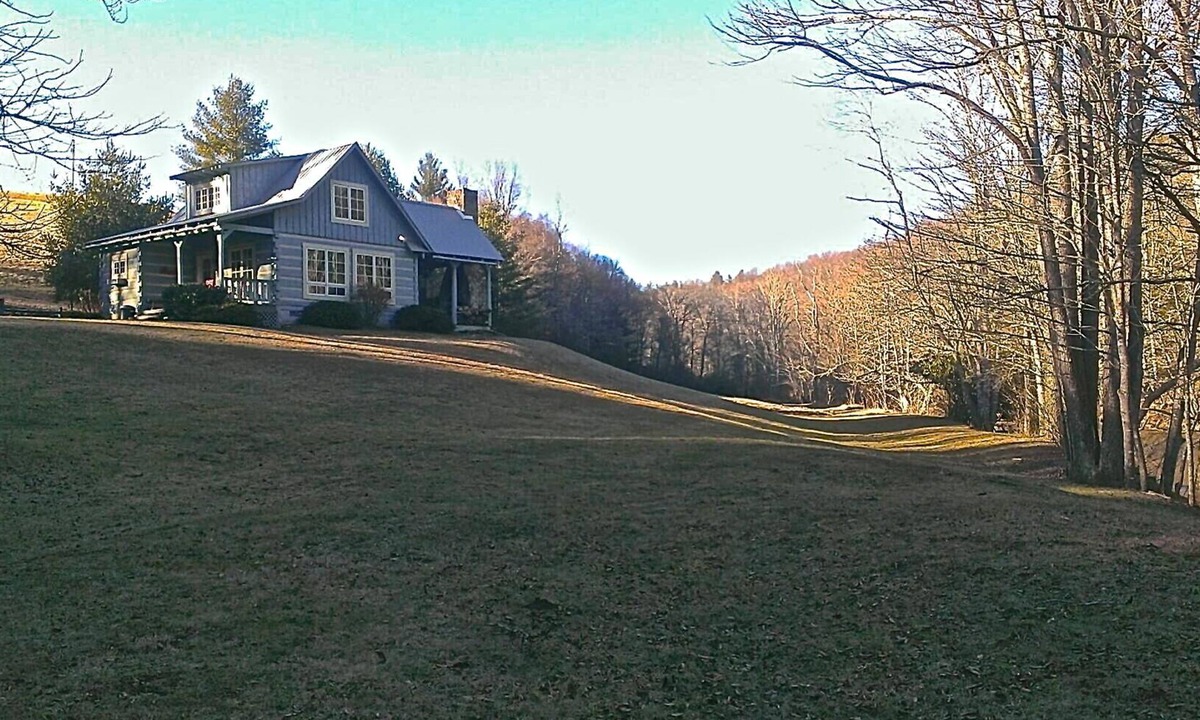 Sparta Cabin | Blue Ridge Mountain 'Solitude' on The Little River