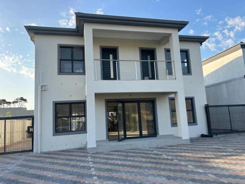 Elgin Hotel | Bokwe's Guest House- Cape Town