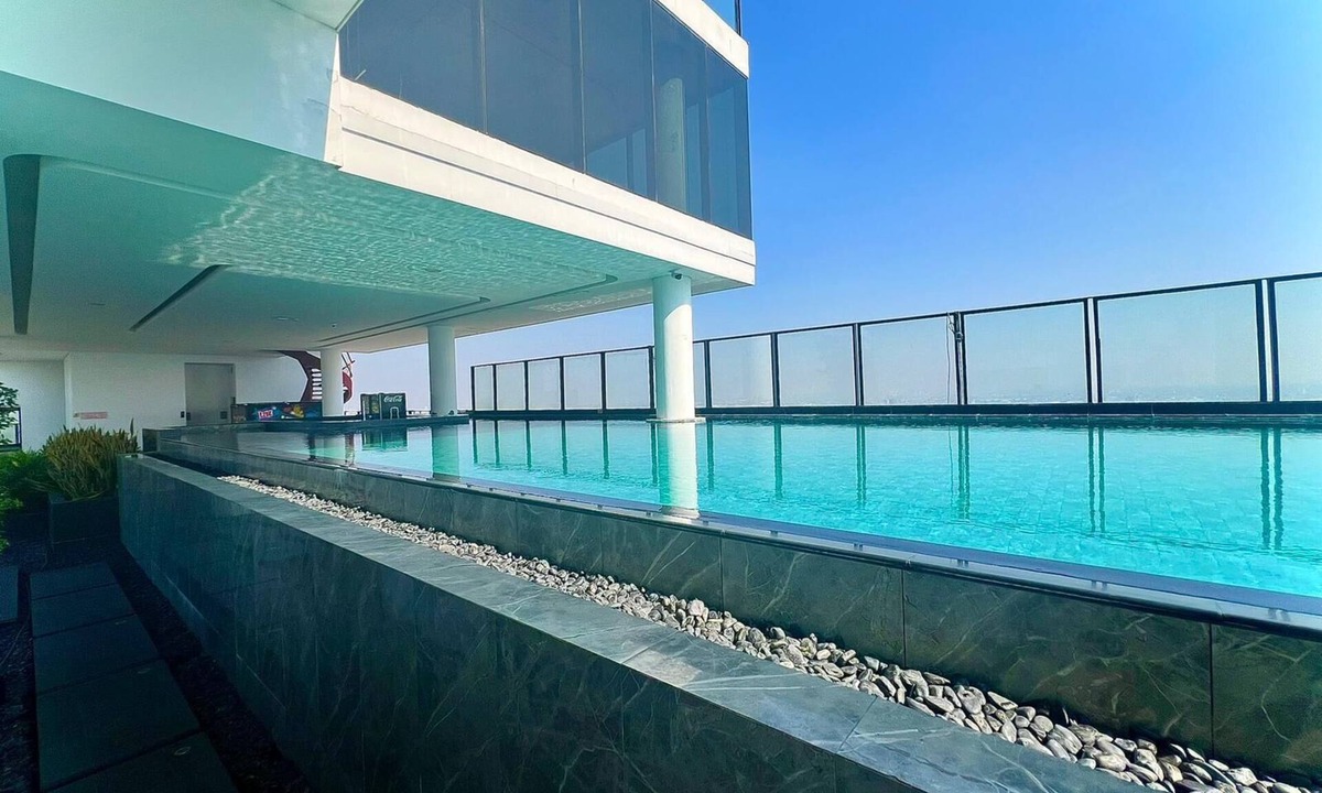 Rama 9 Condo | Brand new Loft-Style 1BR Rama 9 CBD Pool & Gym