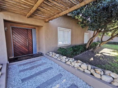 Sandbaai House | Brander View