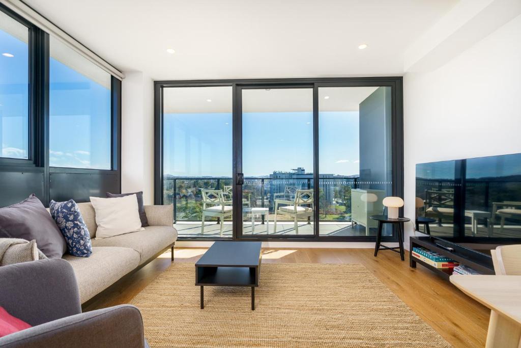 Turner Apartment | Bright 1BR Apartment with Stunning Views - Hosted by Canstay