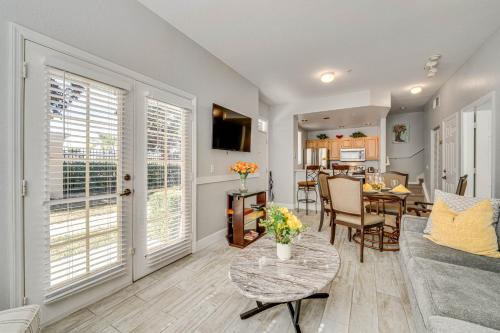 Venetian Bay Villages House | Bright and Roomy Kissimmee Townhome 9 Mi to Disney!