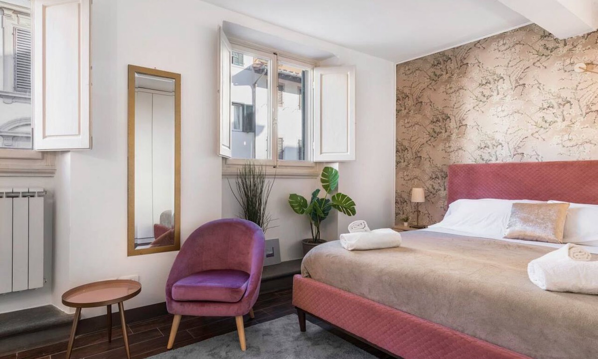 Santa Maria Novella Apartment | Bright & Spacious Florence Apartment Walk to Duomo Ideal for Families