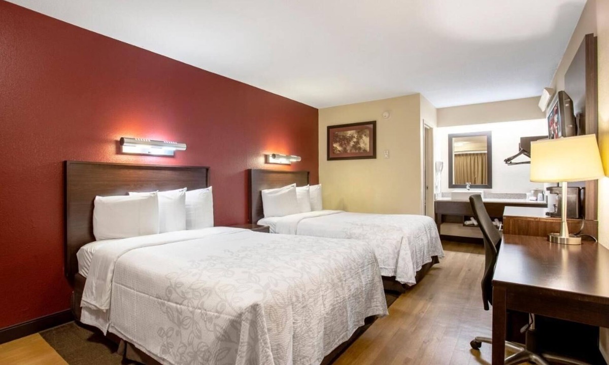 Linthicum Heights House | Budget-Friendly Room Near BWI – Free Shuttle Service and Coffee