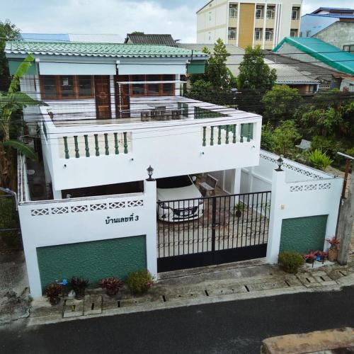 Nong Chaeng Villa | Bungalow Vintage Houe