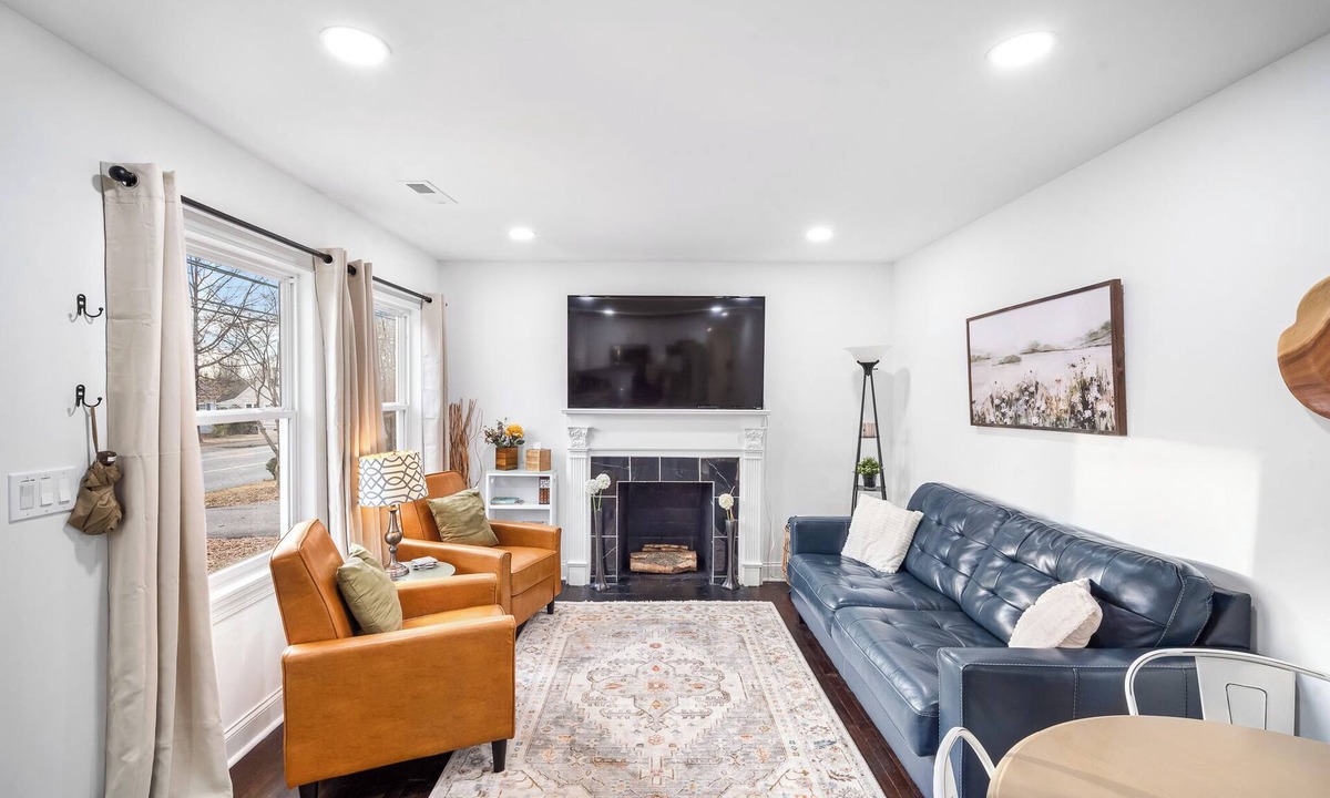 Winston - Salem House | Buttercup Hideaway; Cozy oasis near WFU, Reynolda Gardens & Historic Graylyn