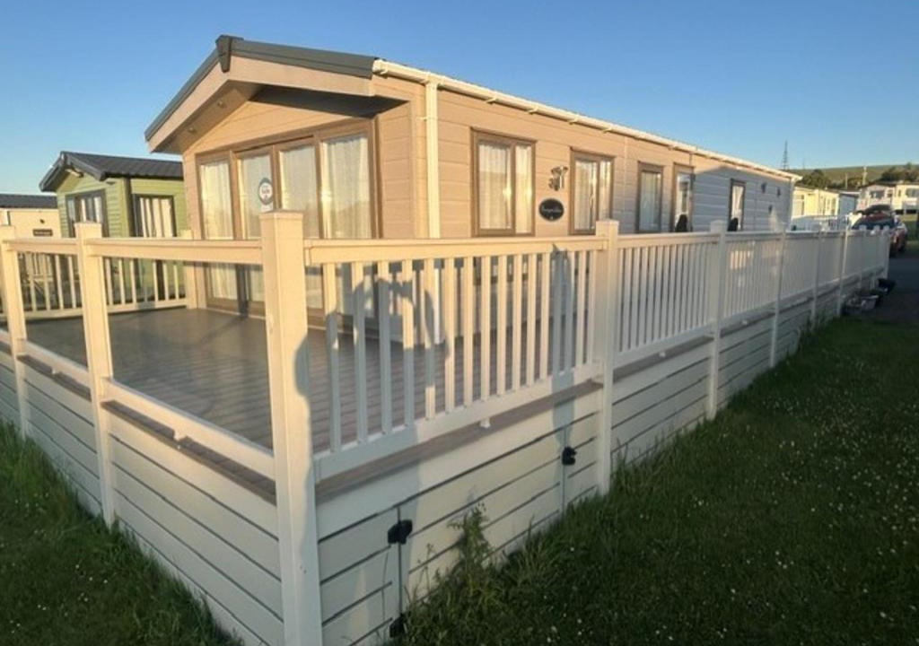 Dunbar House | Cabin Sleeps 6 with Indoor Pool