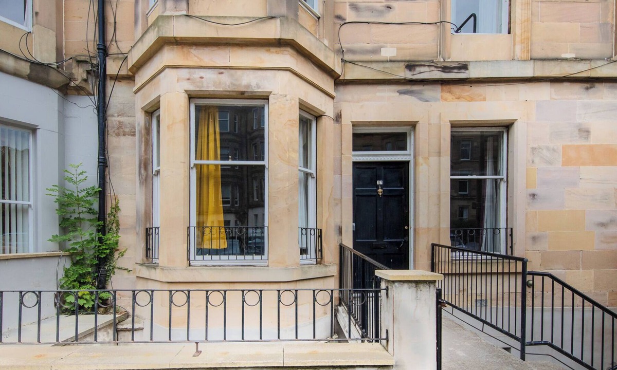 Leith Apartment | Calton Hill Victorian Old Town Apartment