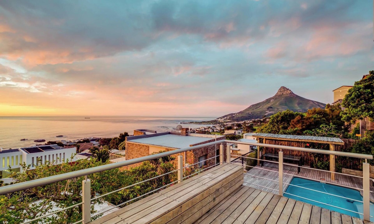 Camps Bay Villa | Camps Bay Holiday Villa with Sunset Views