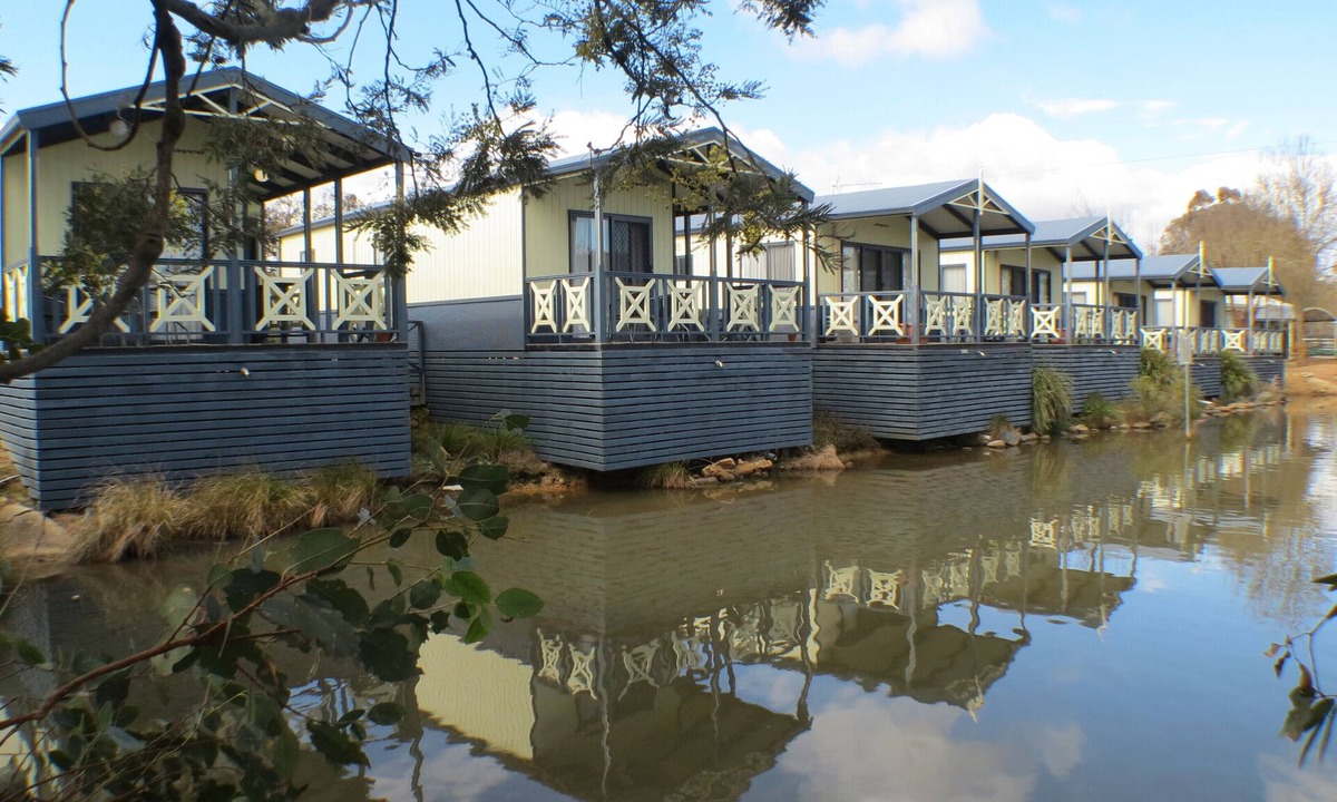 Sutton Cottage | Capital Country Holiday Park