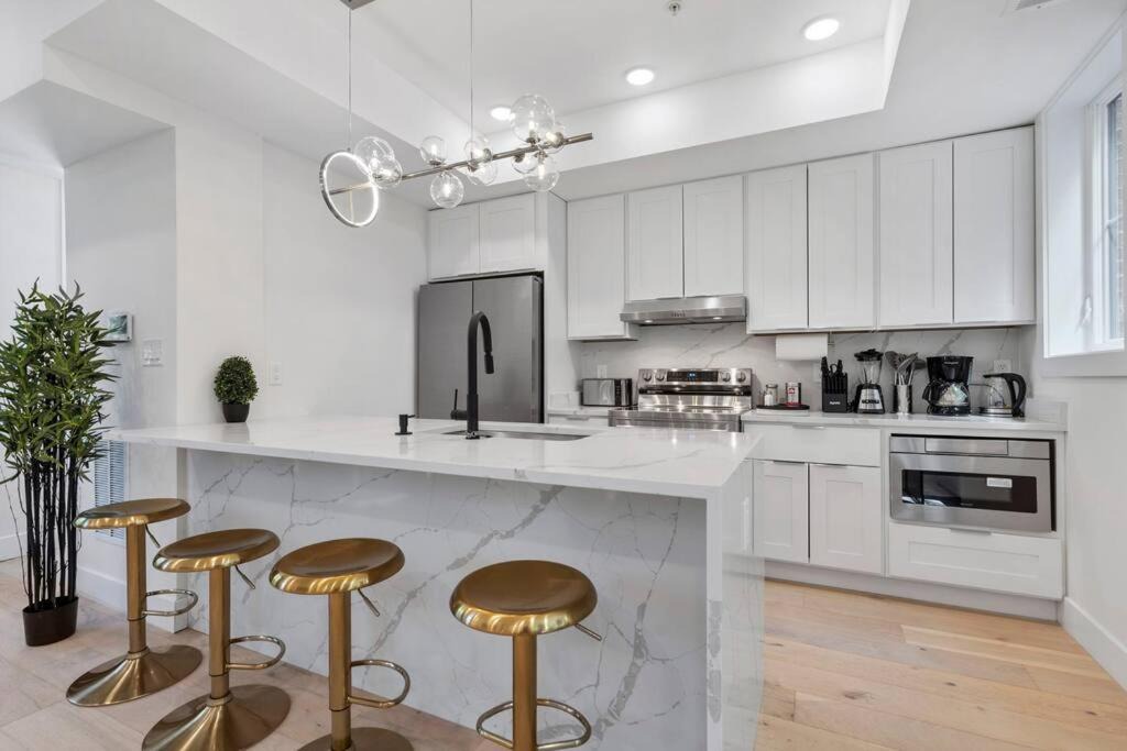Southeast Apartment | Capitol Hill 4 Charming Townhouse in Downtown DC with Rooftop Free Parking and WIFI